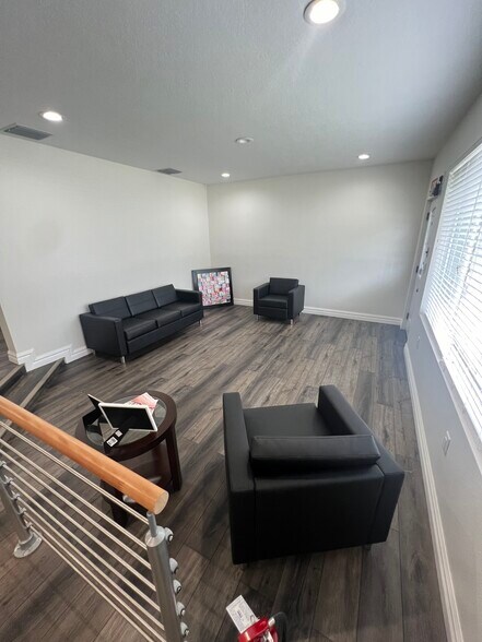 2424 Sunset Point Rd, Clearwater, FL à louer - Photo intérieure - Image 3 de 11