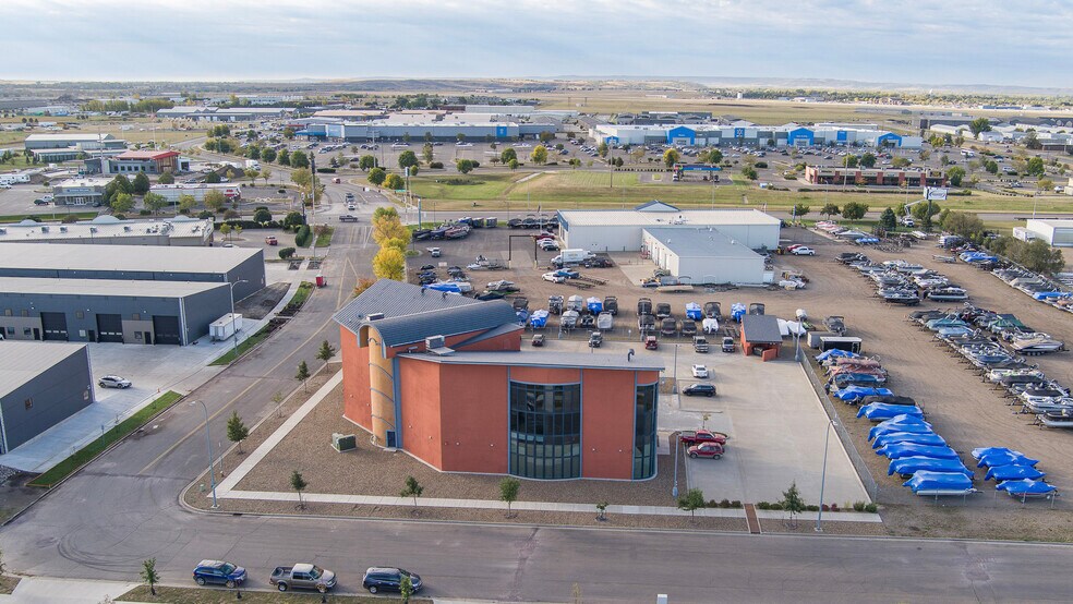 812 Burlington Dr, Bismarck, ND à louer - Photo du bâtiment - Image 3 de 10