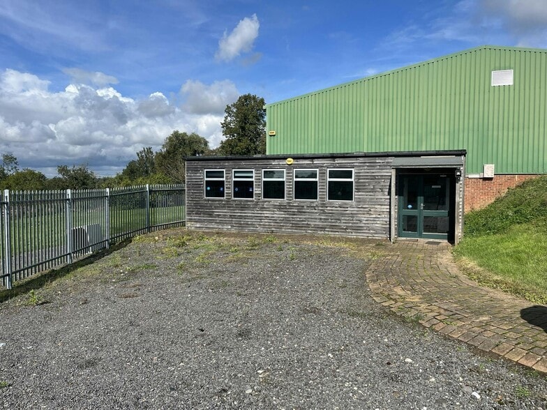 High St, Leighton Buzzard for lease - Building Photo - Image 3 of 15