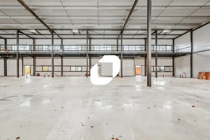 Flex in Viarmes for lease - Building Photo - Image 3 of 24