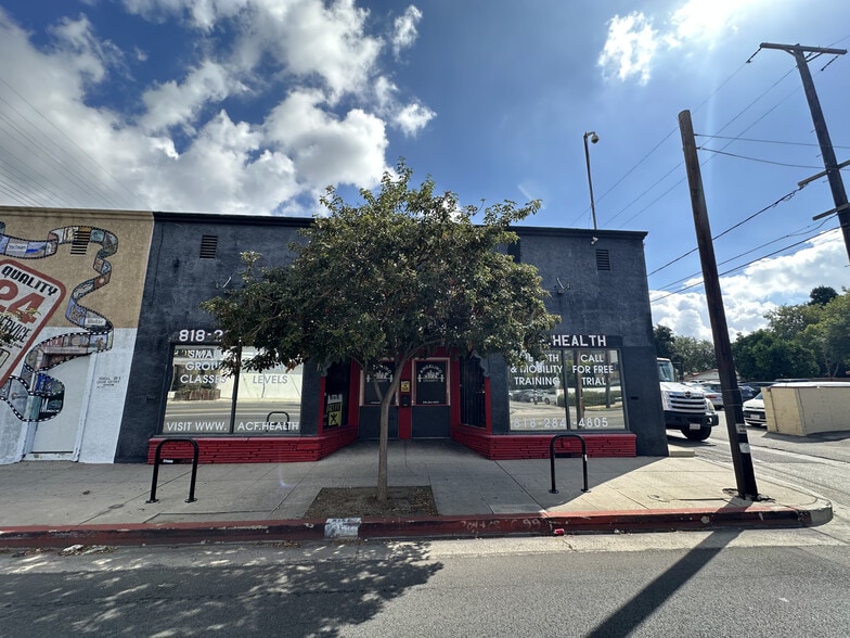 12454 Magnolia Blvd, Valley Village, CA for lease - Building Photo - Image 1 of 8