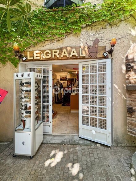 Retail in Le Castellet for lease - Building Photo - Image 2 of 6