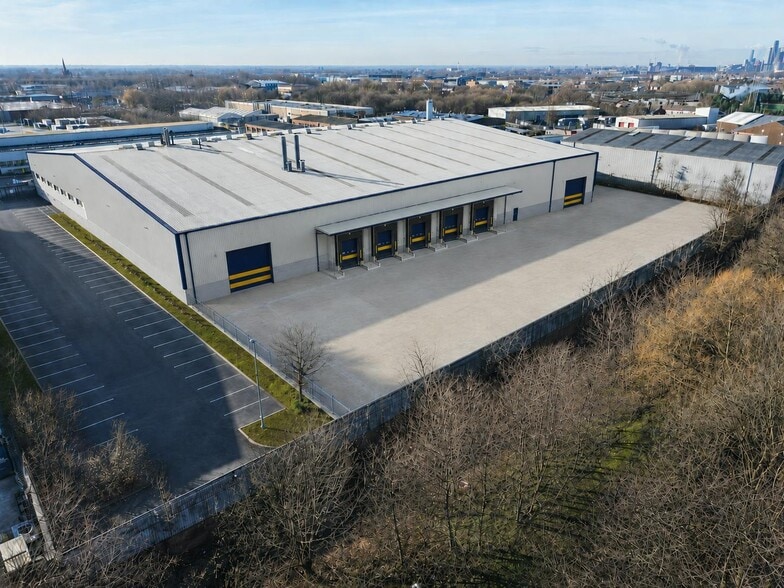 Stainburn Rd, Manchester à louer - Photo du bâtiment - Image 1 de 3