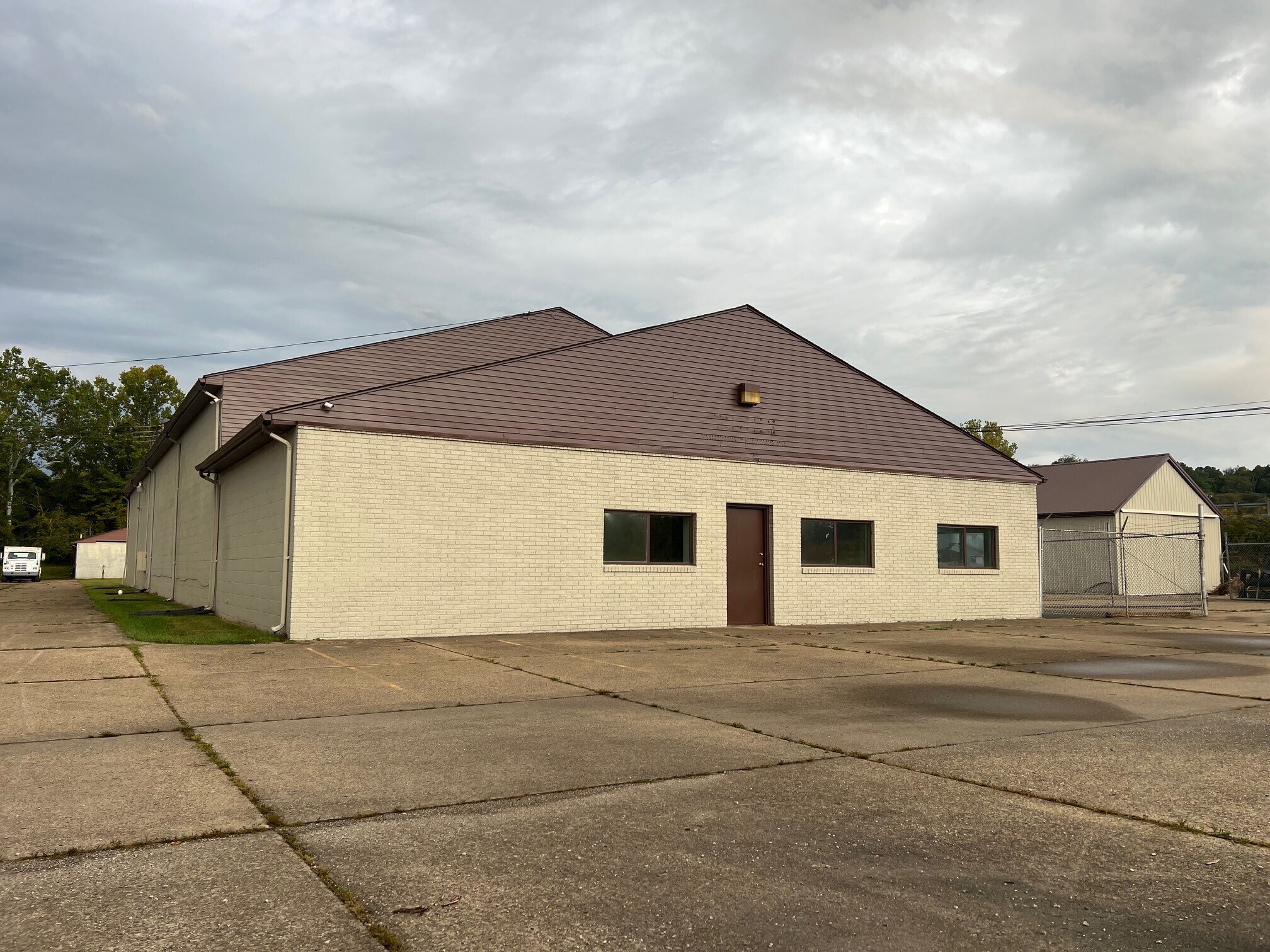 1321 DuPont Rd, Parkersburg, WV à louer Photo du bâtiment- Image 1 de 22