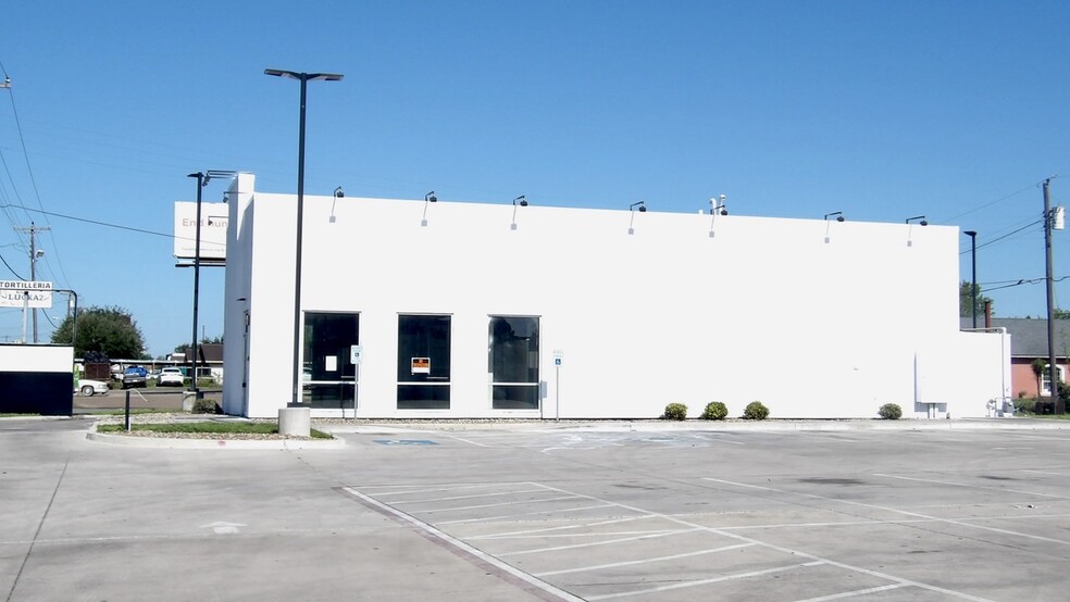 505 E Edinburg Ave, Elsa, TX for lease - Building Photo - Image 2 of 24