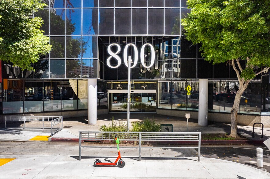 800 S Figueroa St, Los Angeles, CA à louer - Photo du bâtiment - Image 3 de 4