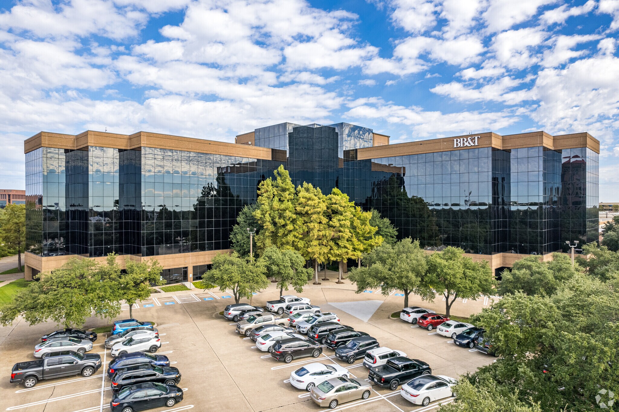 801 E Campbell Rd, Richardson, TX à louer Photo du bâtiment- Image 1 de 8