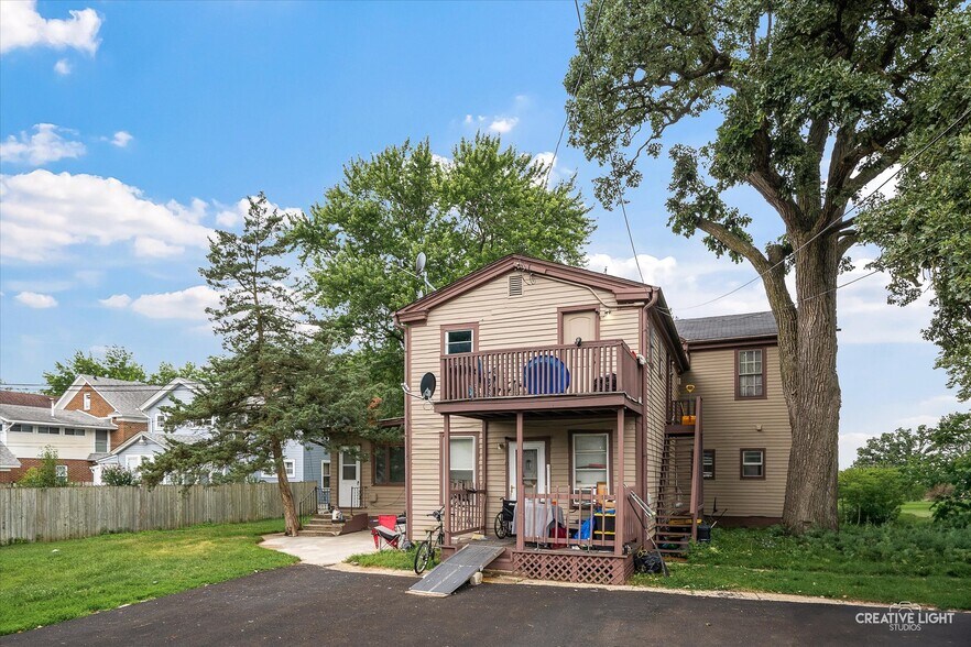 168 S Lincoln Ave, Aurora, IL à vendre - Photo du bâtiment - Image 2 de 6