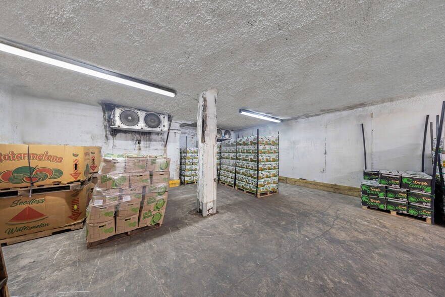 1305 NW 22nd St, Miami, FL à vendre - Photo du bâtiment - Image 3 de 57