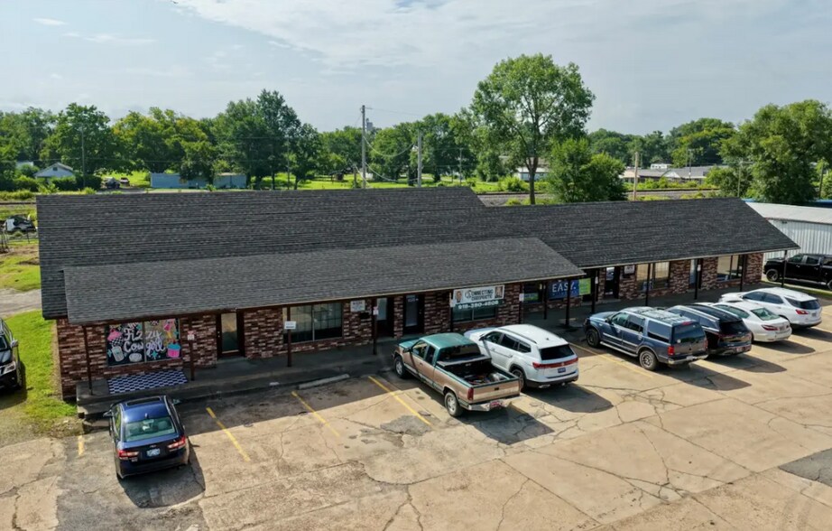 300 S Broadway St, Checotah, OK à vendre - Photo du bâtiment - Image 2 de 3