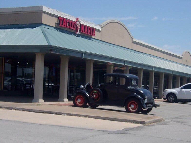 3830 Frank Phillips Blvd, Bartlesville, OK for lease - Building Photo - Image 2 of 6