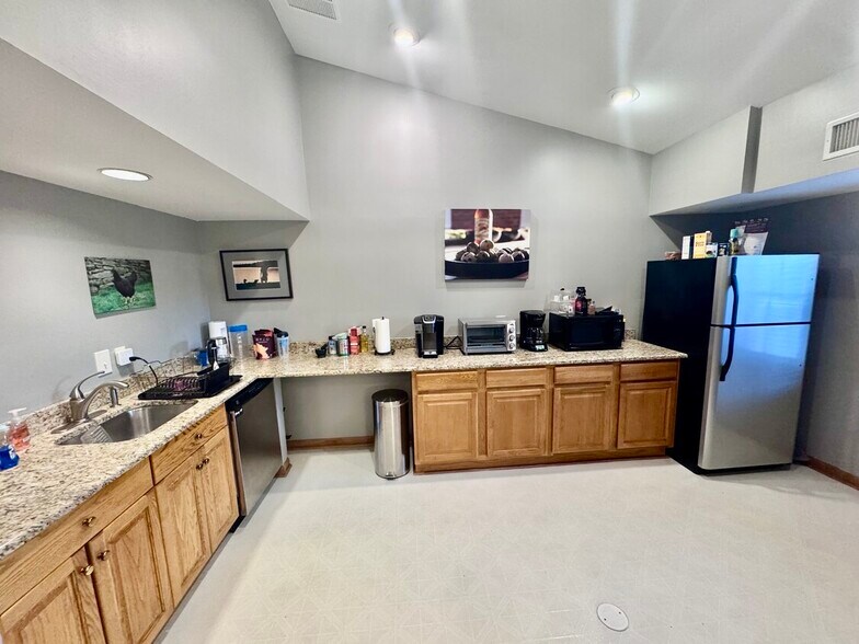 10134 Colvin Run Rd, Great Falls, VA à louer - Photo du bâtiment - Image 3 de 18