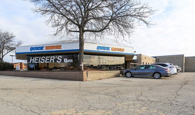 Plus de détails pour 7800 N 76th St, Milwaukee, WI - Commerce de détail à louer