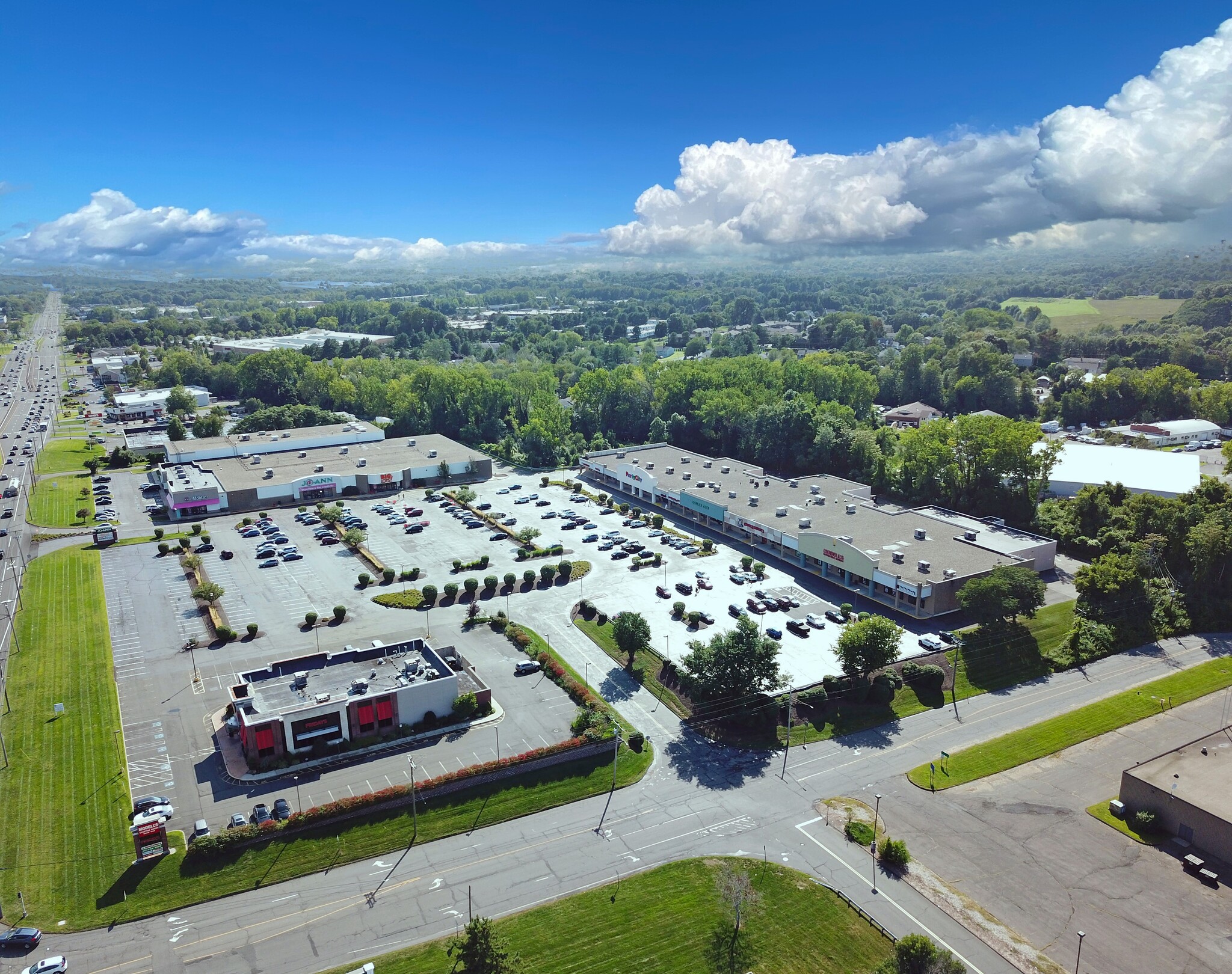 3025-3123 Berlin Tpke, Newington, CT à louer Photo du bâtiment- Image 1 de 7