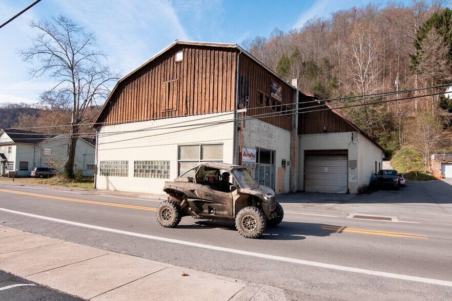 1002 Guyandotte Ave, Mullens, WV à vendre - Photo du bâtiment - Image 2 de 29
