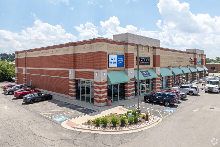 1427-1485 Lee St, Des Plaines, IL for lease - Primary Photo - Image 2 of 9