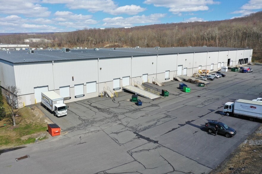 1155 Mid Valley Dr, Olyphant, PA for lease - Building Photo - Image 2 of 4