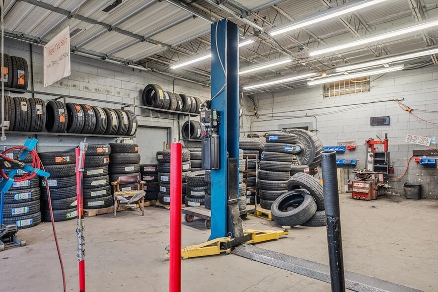 109 N Story Rd, Irving, TX for sale - Interior Photo - Image 3 of 19