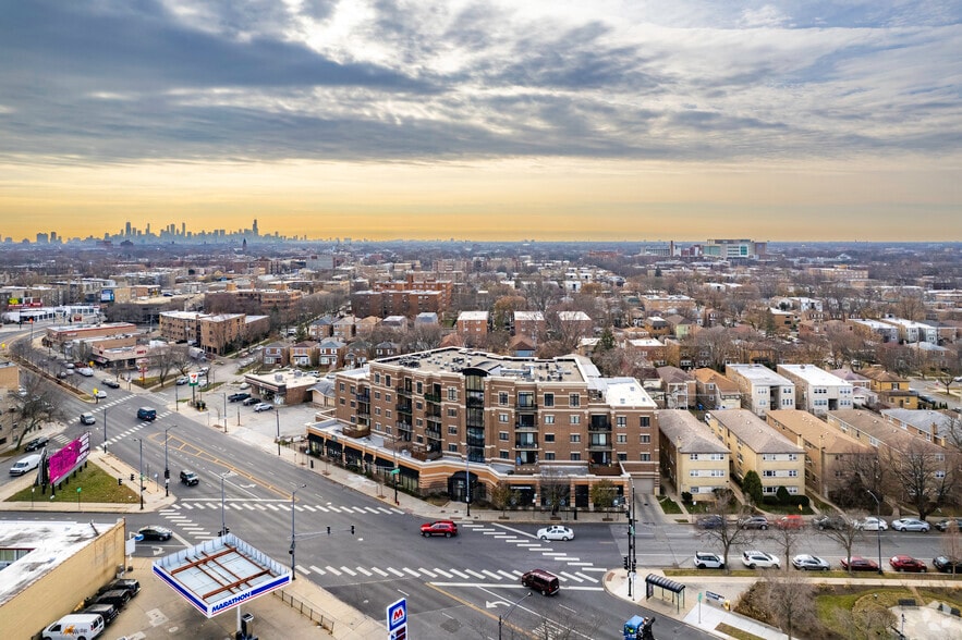 2633 W Bryn Mawr Ave, Chicago, IL à louer - Aérien - Image 2 de 6