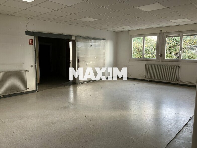 7 Rue De Cluj, Dijon for lease - Interior Photo - Image 2 of 9