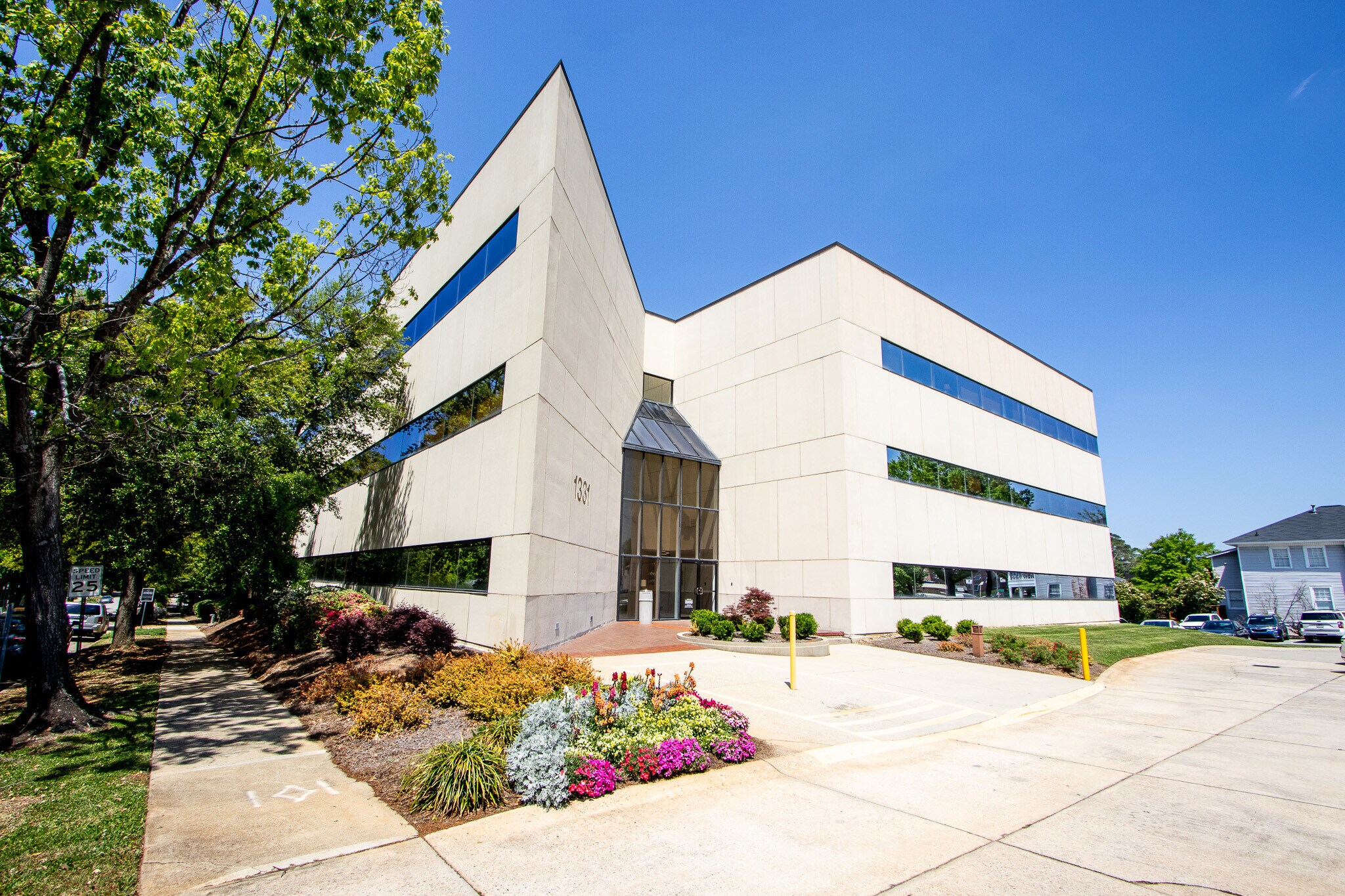 1331 Elmwood Ave, Columbia, SC for sale Primary Photo- Image 1 of 17
