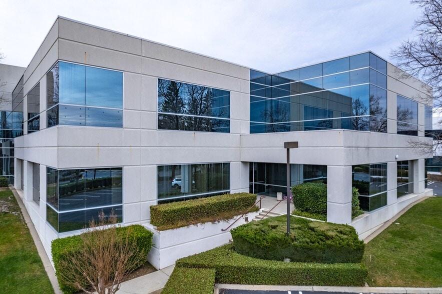 2260 Douglas Blvd, Roseville, CA for sale - Building Photo - Image 2 of 12