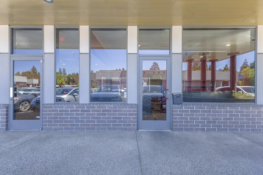 775-801 S Gravenstein Hwy, Sebastopol, CA à louer - Photo du bâtiment - Image 2 de 15