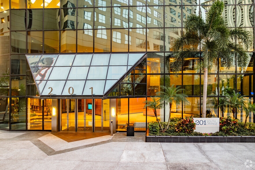 201 S Orange Ave, Orlando, FL à louer - Photo du bâtiment - Image 3 de 5