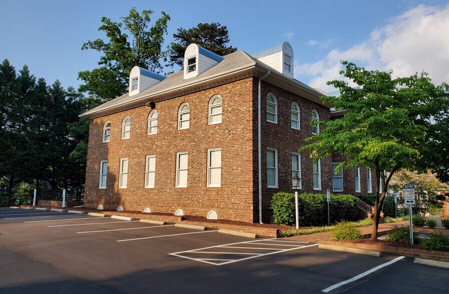 7412 Chapel Hill Rd, Raleigh, NC à louer - Photo du bâtiment - Image 2 de 13