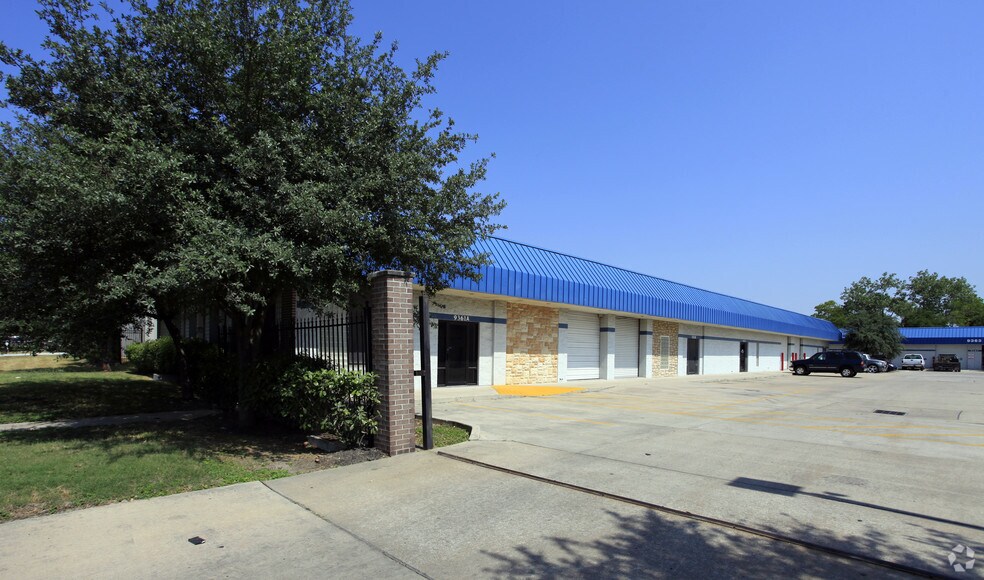 9361 Winkler Dr, Houston, TX à louer - Photo du bâtiment - Image 2 de 12