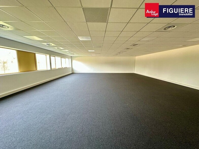13 Impasse De La Charrue Bonnet, Rousset for lease - Building Photo - Image 2 of 9