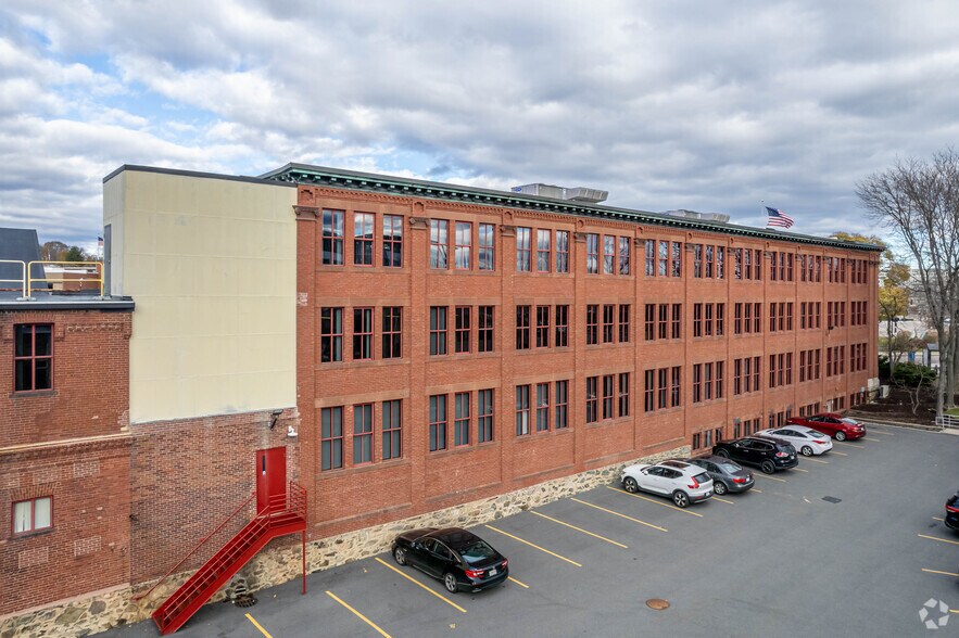 9 Galen St, Watertown, MA à louer - Photo du bâtiment - Image 2 de 8