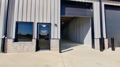 6815 Rendon Bloodworth Rd, Fort Worth, TX for lease Interior Photo- Image 2 of 4