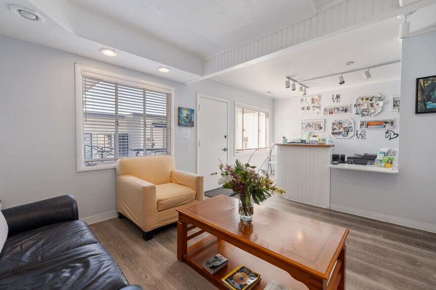 526 Soquel Ave, Santa Cruz, CA à vendre - Photo du bâtiment - Image 3 de 4