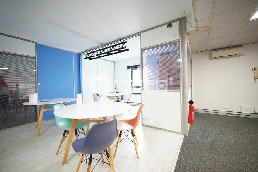 Office in Villeurbanne for lease - Interior Photo - Image 2 of 10