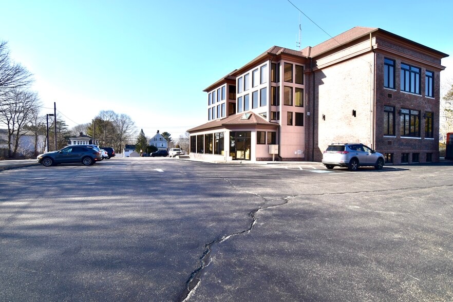 169 N Franklin St, Holbrook, MA for lease - Building Photo - Image 2 of 8