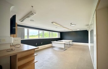 8 Skyline Park, Bristol for lease Interior Photo- Image 1 of 10