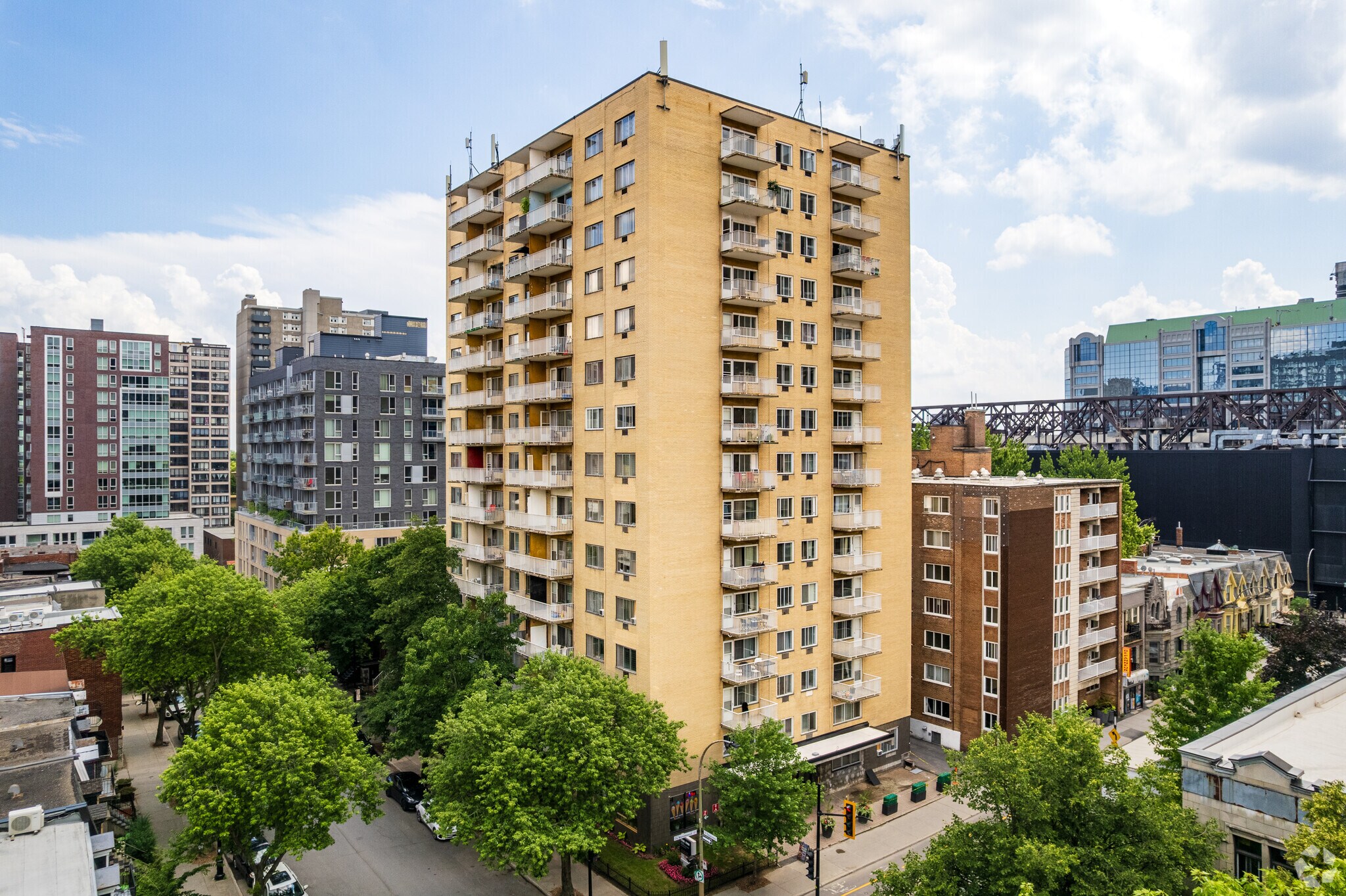 2150 Boul de Maisonneuve O, Montréal, QC for sale Primary Photo- Image 1 of 1