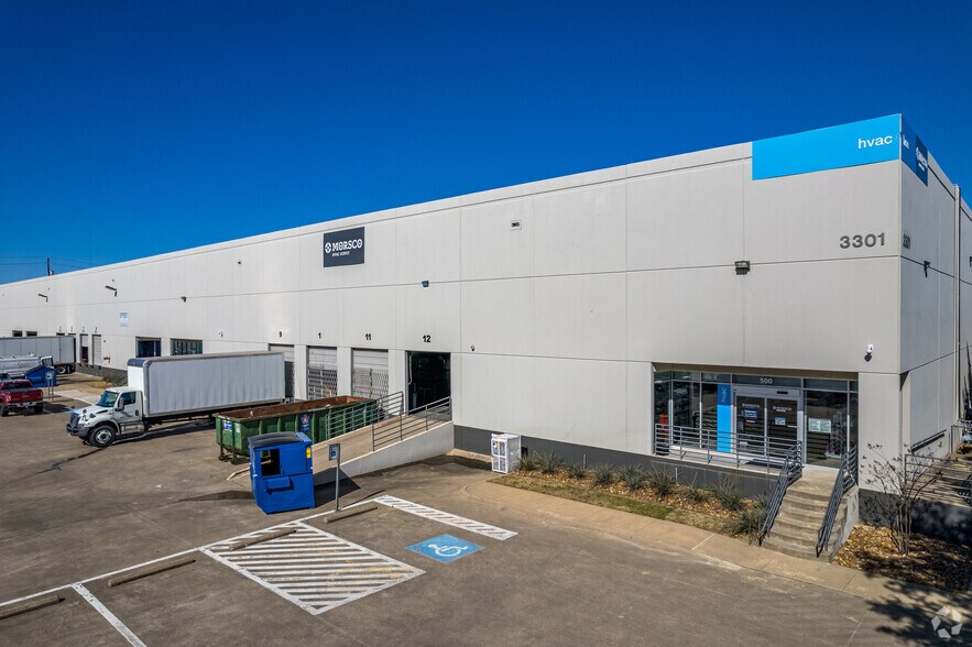 3301 Wood Dr, Garland, TX à louer - Photo du bâtiment - Image 1 de 5