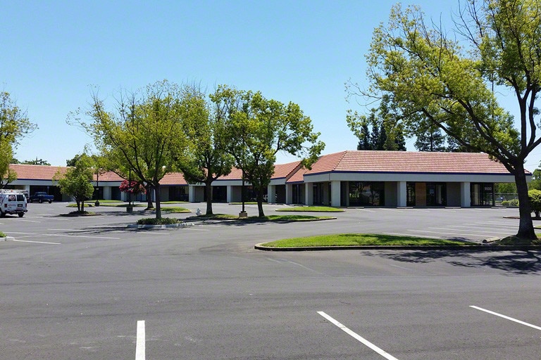 9500 Micron Ave, Sacramento, CA à louer - Photo du bâtiment - Image 1 de 8