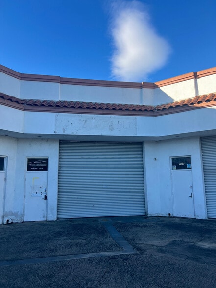 1955 E Daily Dr, Camarillo, CA for lease - Building Photo - Image 2 of 4