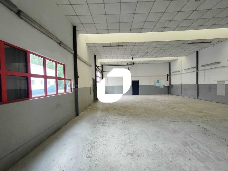 Flex in Jouy-en-Josas for sale - Interior Photo - Image 3 of 18