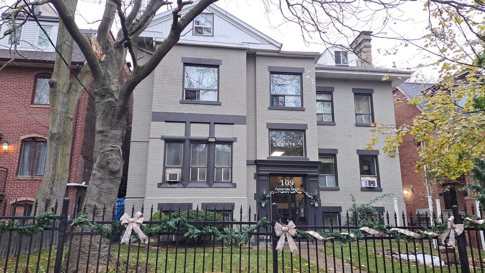 109 Pembroke St, Toronto, ON for sale - Primary Photo - Image 1 of 13