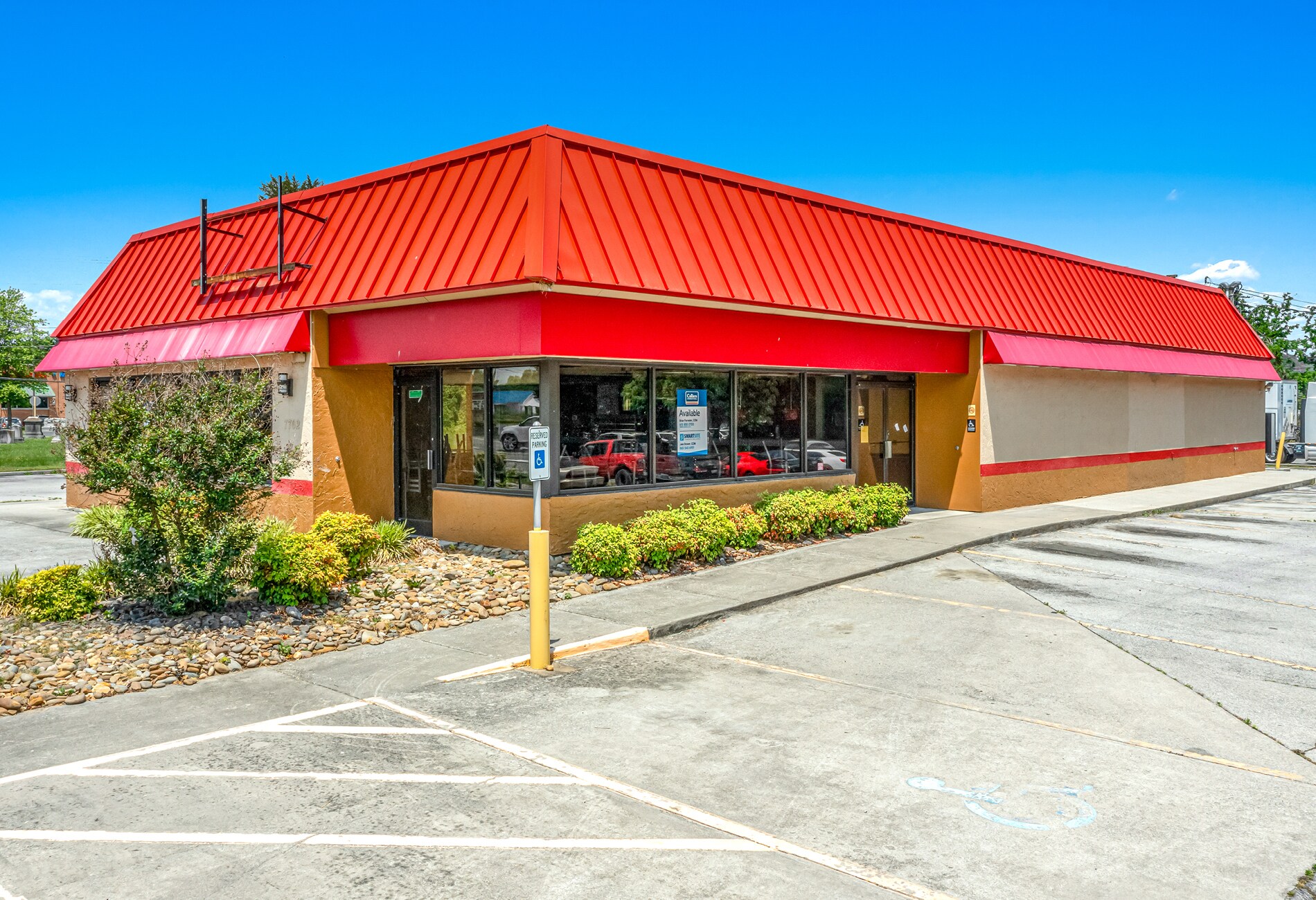 7762 Oak Ridge Hwy, Knoxville, TN à louer Photo du bâtiment- Image 1 de 2