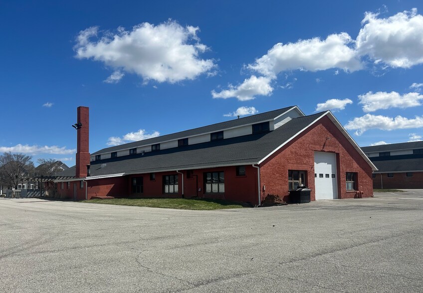 5764 Wheeler Rd, Indianapolis, IN à louer - Photo du bâtiment - Image 2 de 11