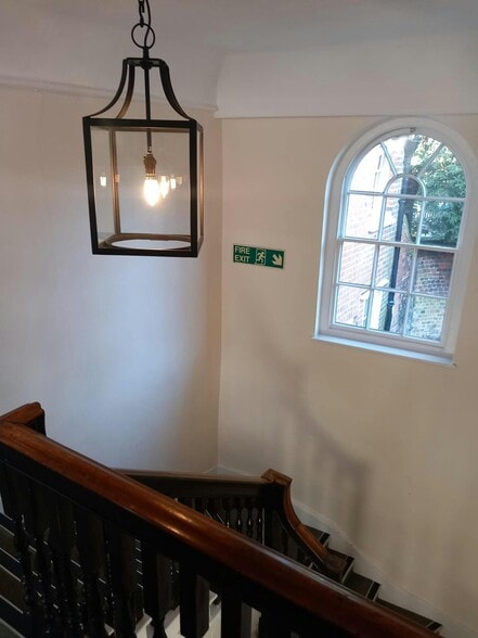 2 West St, Henley On Thames à louer - Photo du bâtiment - Image 2 de 13