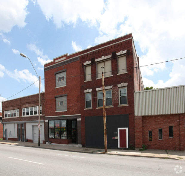 1921 E Truman Rd, Kansas City, MO à louer - Photo du bâtiment - Image 3 de 8