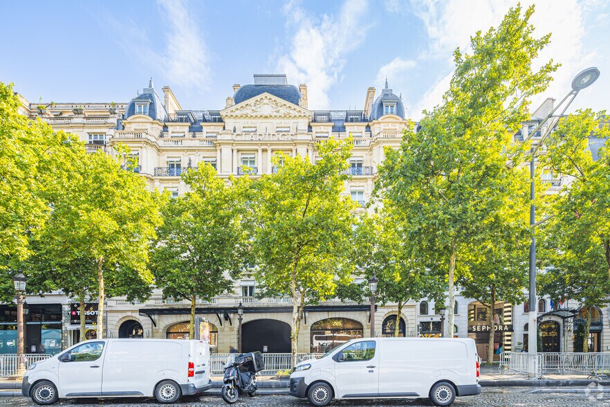 Retail in Paris for lease - Primary Photo - Image 1 of 6