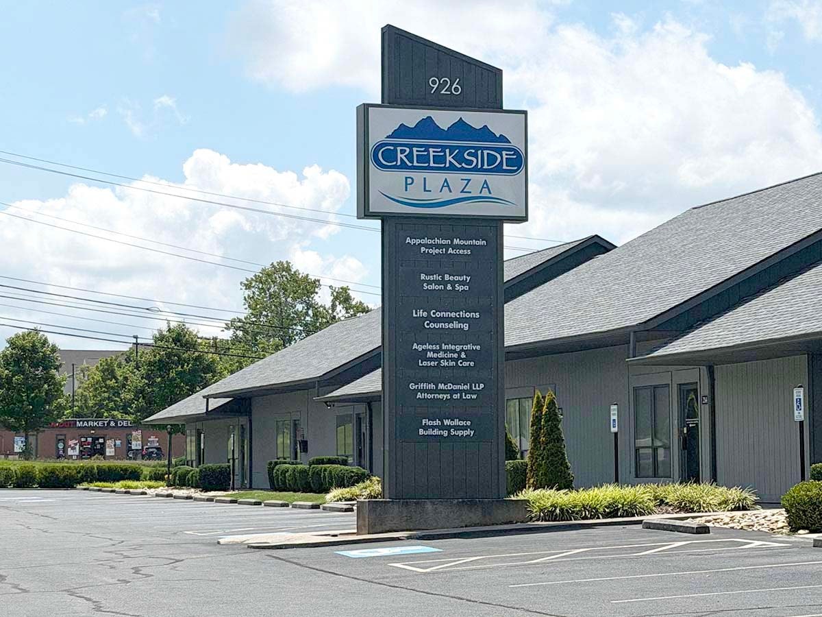 926 W Oakland Ave, Johnson City, TN for lease Building Photo- Image 1 of 9