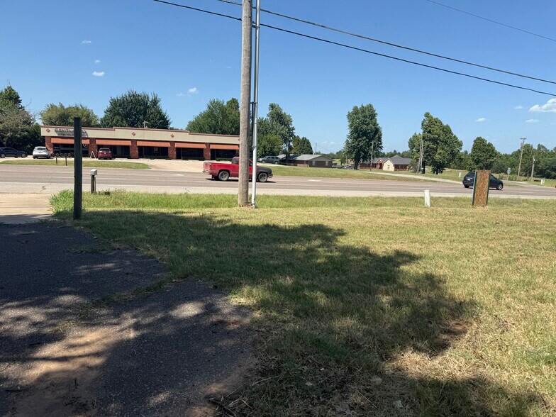 18718 NE 23rd St, Harrah, OK à louer - Photo du bâtiment - Image 3 de 9